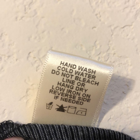 2/$20 Dillard’s Cropped Top - Picture 5 of 6